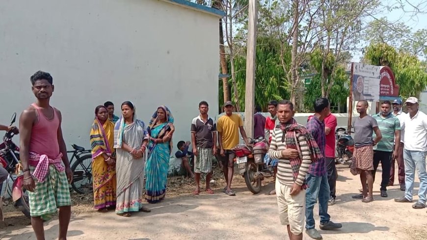 ।। ଶିକ୍ଷକଙ୍କ ମନମୁଖି କାର୍ଯ୍ୟକୁ ଗ୍ରାମବାସୀଙ୍କ ବିରୋଧ, ଆଉ ଜଣେ ଶିକ୍ଷକଙ୍କୁ ନିଯୁକ୍ତି ପାଇଁ ଦାବି l।