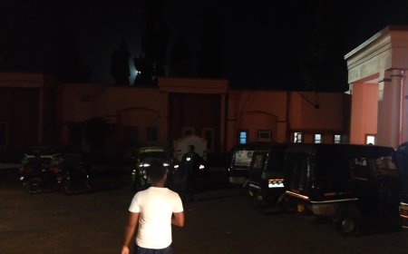 ।। ରେଲୱେ ଷ୍ଟେସନରେ ଆଲୁଅ ର ହୀନ ବ୍ୟବସ୍ତା କୁ ନେଇ ଯାତ୍ରୀ ଅସୁବିଧାରେ ସମ୍ମୁଖୀନ ।।