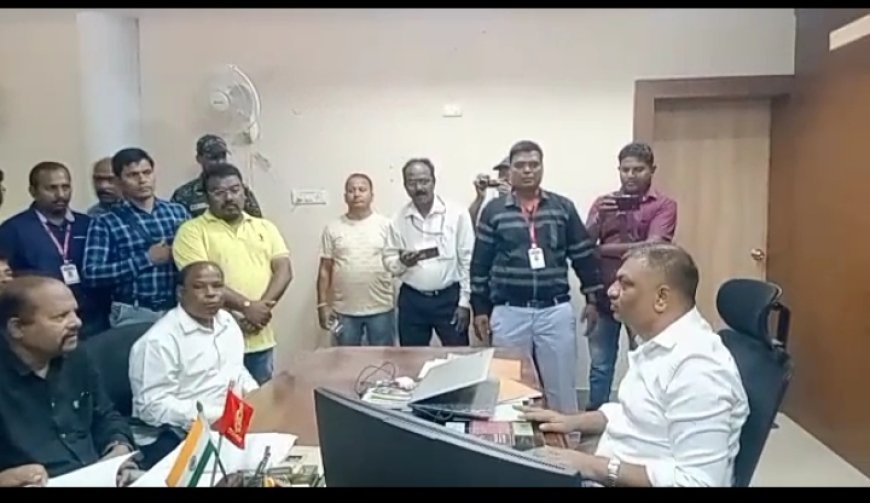 ।। ଓୟୁଜେ ତରଫରୁ ଡିଆଇଜି ଙ୍କୁ ଦାବିପତ୍ର ପ୍ରଦାନ:ସାମ୍ବାଦିକ ଙ୍କ ନାମରେ ହୋଇଥିବା ମିଥ୍ୟାମାମଲା ପ୍ରତ୍ୟାହାର ଦାବି ।।