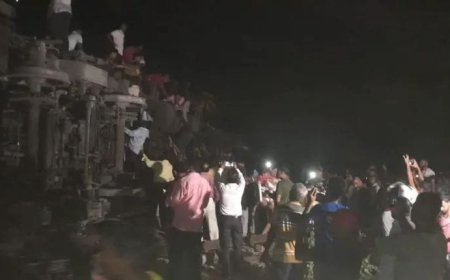 ବାହାନଗାରେ କରମଣ୍ଡଳ ଏକ୍ସପ୍ରେସ୍ ସହ ବେଙ୍ଗଳୁରୁ-ହାୱଡ଼ା ସୁପରଫାଷ୍ଟ ଲାଇନଚ୍ୟୁତ୍, ୩୦ ମୃତ