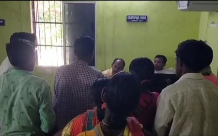 ।। ଦୂଷିତ ପାଣି ଧରି ବିଡ଼ିଓ ଙ୍କ  ଦ୍ବାରସ୍ଥ ହେଲେ ପୁଟ ମାରି ଗ୍ରାମ ବାସୀ  ।।