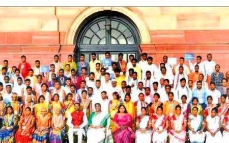 ।। ରାଷ୍ଟ୍ରପତିଙ୍କୁ ଭେଟିଲେ ଚକୋଟିଆ  ଭୁଞ୍ଜିଆ ପ୍ରତିନିଧି ଦଳ, ପିଏଚଡି ପ୍ରାପ୍ତ ମହିଳା ସମ୍ମାନିତ ।।