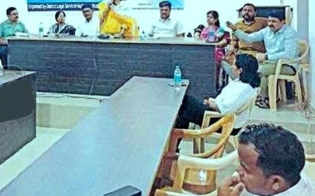 ଖରିଆର ରୋଡ ବିଜ୍ଞାପିତ ଅଂଚଳ ପରିଷଦ ସଭା ଗୃହରେ ଶିଶୁ ଶ୍ରମିକ ନିରାକରଣ ସଚେତନତା କାର୍ଯ୍ୟକ୍ରମ ଅନୁଷ୍ଠିତ