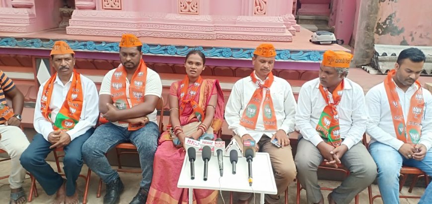 ।। ମିଶ୍ରଣ ପର୍ବ କୁ ନେଇ ରାଜନୀତି: ବିଜେଡ଼ି ର ମିଶ୍ରଣ ପର୍ବ ସରିବାର ୨୪ଘଣ୍ଟା ନ ପୁରୁଣୁ ସରପଞ୍ଚ କହିଲେ ମୁଁ ବିଜେପି ରେ ଅଛି ।।