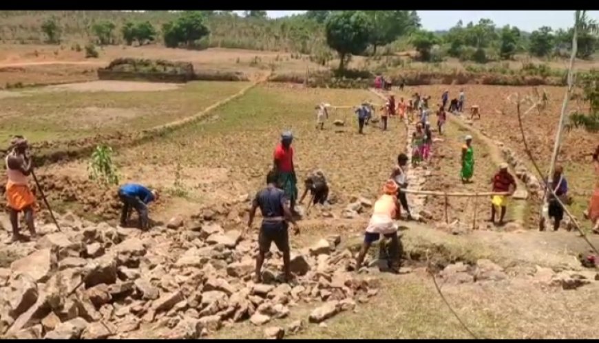 ।। ପ୍ରଶାସନ ଦୃଷ୍ଟି ନଦେବାରୁ ନିଜେ ରାସ୍ତା ତିଆରି କରିବାକୁ ପ୍ରସ୍ତୁତ ଗ୍ରାମ ବାସୀ (ନନ୍ଦପୁର) ।।