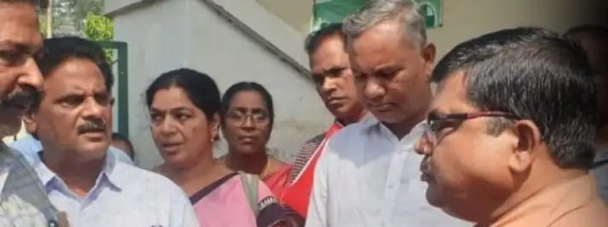 ।। ଶିକ୍ଷକ ଓ ଶିକ୍ଷୟିତ୍ରୀଙ୍କ ପଦୋନ୍ନତି ନେଇ ଜିଲ୍ଲା ଶିକ୍ଷା ଅଧିକାରୀଙ୍କୁ ଘେରାଉ:କନ୍ଧମାଳ ।।