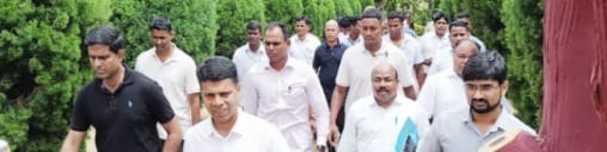 ୫-ଟି ସଚିବଙ୍କ ଦାରିଙ୍ଗବାଡ଼ି ଗସ୍ତ: ଏକ ସପ୍ତାହ ମଧ୍ୟରେ ଅଭିଯୋଗ ପୂରଣ କରିବେ ମୁଖ୍ୟମନ୍ତ୍ରୀ