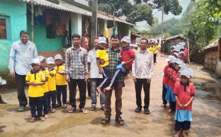 ।। ସମିତି ସଭ୍ୟ ବିଦ୍ୟାଳୟ ରେ ପୋଷାକ ବଣ୍ଟନ କଲେ ।।