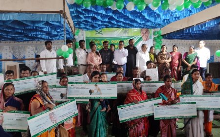 ।। ଖରିଆର ରୋଡରେ ନିର୍ମାଣ ଶ୍ରମୀକ କଲ୍ୟାଣ ଯୋଜନା ସହାୟତା ଶିବିର ଅନୁଷ୍ଠିତ ।।