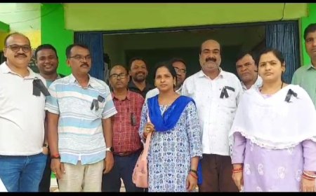 ।। କୋଟପାଡ଼ ପଞ୍ଚାୟତ ନିର୍ବାହୀ ଅଧିକାରୀଙ୍କ କଲମ ଛାଡ଼ ଆନ୍ଦୋଳନ, ଗୋଷ୍ଠି ଉନ୍ନୟନ ଅଧିକାରୀଙ୍କ ଜରିଆରେ ମୁଖ୍ୟମନ୍ତ୍ରୀଙ୍କୁ ଦାବି ପତ୍ର ପ୍ରଦାନ ।।