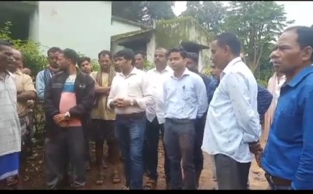 ।। କୁନି କଳାକାରଙ୍କ ଅଭିଯୋଗ ପରେ ପଦୁଗୁଡ଼ା ଗାଁ ରେ ପହଞ୍ଚି  ସ୍ଥିତି ପରଖିଲେ ବ୍ଲକ ପ୍ରଶାସନ। ସମସ୍ୟା କୁ ସ୍ବୀକାର କଲେ ଗୋଷ୍ଠି ଉନ୍ନୟନ ଅଧିକାରୀ ।।