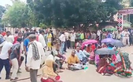 ।। ଷଷ୍ଠ ଶ୍ରେଣୀ ଛାତ୍ର ମୃତ୍ୟୁ ଘଟଣା...କ୍ଷତିପୂରଣ ଓ ନ୍ୟାୟ ଦାବିରେ ରାଜପଥ ଅବରୋଧ: ପ୍ରତିଶୃତି ପରେ ହଟିଲା  ।।