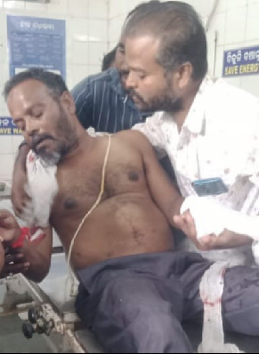 ।। ଅଳଙ୍କାର ବ୍ୟବସାୟୀଙ୍କୁ ଖଣ୍ଡାରେ ଆକ୍ରମଣ ସହ ଗୁଳିମାଡ଼ ଭୟ କରି ଲୁଟିନେଲେ ଅଳଙ୍କାର ଭର୍ତ୍ତି ବ୍ୟାଗ୍ :ଅଞ୍ଚଳବାସୀ ଓ ବ୍ୟବସାୟୀ ଙ୍କୁ ସୁରକ୍ଷା ଦାବୀରେ ରାସ୍ତାରୋକ :ପ୍ରତିଶୃତି ପରେ ହଟିଲା ।।