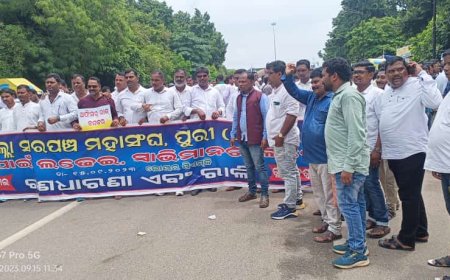 ।। ଓଡିଶା ସରପଞ୍ଚ ମହାସଂଘ ସଭାପତି ରୋମାଞ୍ଚ ସାହୁଙ୍କ ନେତୃତ୍ୱରେ 30 ଗୋଟି ଜିଲ୍ଲାର 6794 ସରପଞ୍ଚ ଏକତା ହୋଇ ଭୁବନେଶ୍ୱର ଲୟେର PMG ଠାରେ ଗଣଧାରଣା ସହ ବିକ୍ଷୋଭ ।।