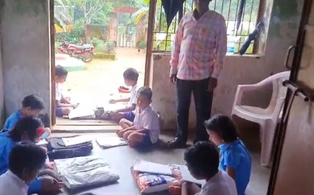 ।। ୪୩ ବର୍ଷରେ ପଦାର୍ପଣ : ଭଙ୍ଗା ଗୃହରେ ବିପଦ ସଂଙ୍କୁଳ ଅଵସ୍ଥାରେ ବାରଣ୍ଡା ରେ ଚାଲିଛି ଶିକ୍ଷାଦାନ : ପ୍ରଶାସନ ର ନିଘା ନାହିଁ ।।