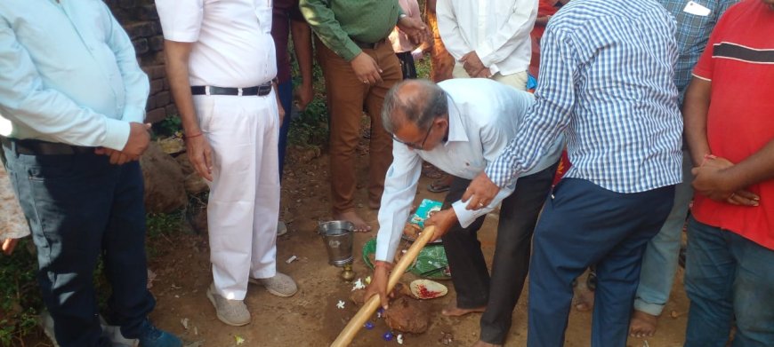 ।। ୱାର୍ଡ ନo-18ରେ ଥିବା ରାସ୍ତା ନିର୍ମାଣ ପାଇଁ ମନ୍ତ୍ରୀ ଢୋଲକିଆଙ୍କ ଦ୍ୱାରା 15 ଲକ୍ଷ୍ୟ ମଞ୍ଜୁର ।।