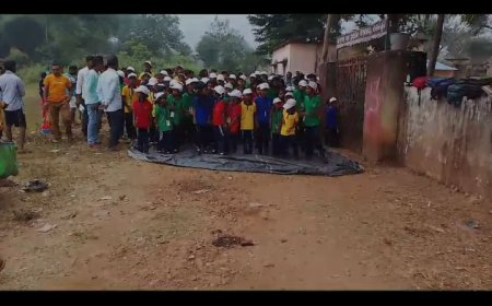 ।। ବିଜାବଣ୍ଡଳୀ ସରକାରୀ ଉଚ୍ଚ ପ୍ରାଥମିକ ବିଦ୍ୟାଳୟ ର ପ୍ରଧାନ ଶିକ୍ଷକ ଶିକ୍ଷୟିତ୍ରୀ ଙ୍କ ମନମାନି କୁ ନେଇ ସ୍କୁଲ ଭିତରେ ତାଲା ଠୁକିଲେ  ସ୍କୁଲ ଛାତ୍ରଛାତ୍ରୀ ଓ ଅଭିବାବକ ।।