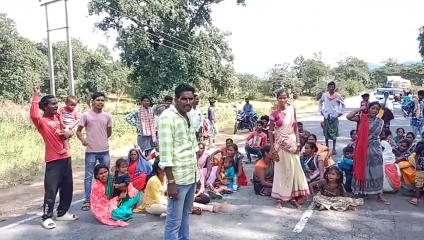 ।। ପୋଖରୀଗାଁରେ ଝୁଲନ୍ତା ଶବ ଘଟଣା;ନେଇ ତୁରନ୍ତ ନ୍ୟାୟ ଦାବିରେ ଥାନାରେ ଏତଲା ଓ ସ୍ଥାନୀୟ ଲୋକଙ୍କ ରାସ୍ତାରୋକ ।।