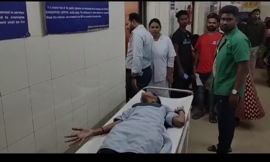 ।ସ୍କୁଲ ଛାତରୁ ପଡି ଦଶମ ଶ୍ରେଣୀ ଛାତ୍ରୀ ଗୁରୁତ୍ୱର, କାରଣ ଅସ୍ପଷ୍ଟ, ଗୁରୁତ୍ୱର ଛାତ୍ରୀଙ୍କୁ ପ୍ରଥମେ ଜିଲ୍ଲା ମୁଖ୍ୟ ଚିକିତ୍ସାଳୟ ରେ ସିକିତ୍ସା ପରେ ବିଶାଖାପାଟଣା କୁ ସ୍ତନନ୍ତରଣ କରାଯାଇଛି ।।