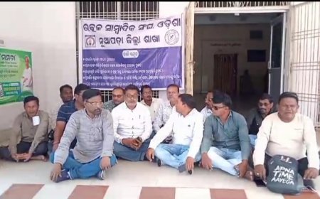 ।। ନୂଆପଡା ଜିଲ୍ଲା ସାମ୍ବାଦିକ ସଂଘ ତରଫରୁ ଜିଲ୍ଲାପାଳ ଙ୍କ କାର୍ଯ୍ୟାଳୟ ସମ୍ମୁଖରେ ପ୍ରତିବାଦ ସଭା ।।