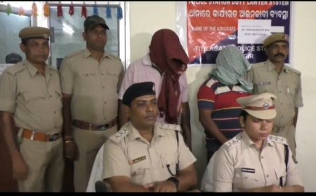 ।। ଦୁଇ ଠକ ଗିରଫ:ଟିଟିଲାଗଡ ପୋଲିସ ର ସାମ୍ବାଦିକ ସମ୍ମିଳନୀ ।।