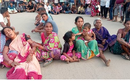 ।। ଟ୍ରାନ୍ସଫରମର ପଡି ଯୁବକ ମୃତ ଅଭିଯୋଗ।କ୍ଷତି ପୂରଣ ଦାବି ରେ ରାସ୍ତା ରୋକ ଥାନା ସମ୍ମୁଖ ରାସ୍ତା ରେ ଉତେଜନା ।।।