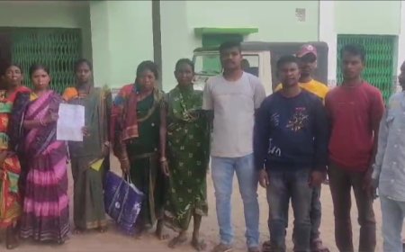 ।। ବିଡ଼ିଓଙ୍କୁ ଦାବି ପତ୍ର ପ୍ରଦାନ କଲେ ମହିଳା ଲୋକ ବିକାଶ ମଞ୍ଚ ।।