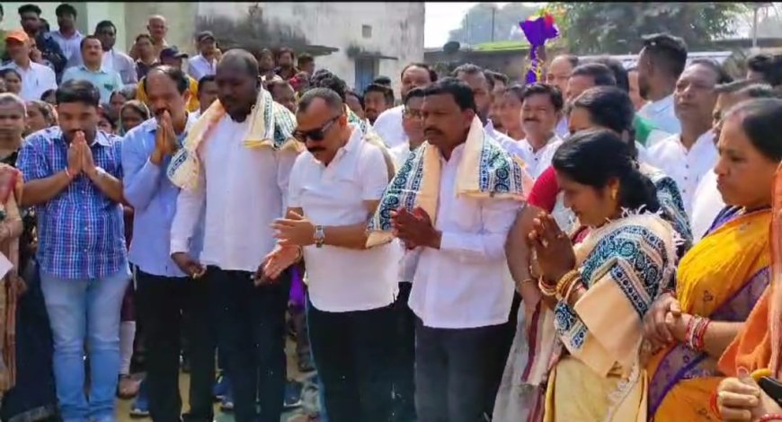 ।। ପ୍ରଥମ ବିଶ୍ଵ ଓଡ଼ିଆ ଭାଷା ସମ୍ମିଳନୀ ଆୟୋଜିତ ଅବସରରେ ବନ୍ଦେ ଉତ୍କଳ ଜନନୀ ସଙ୍ଗୀତ ଗାନ ।।