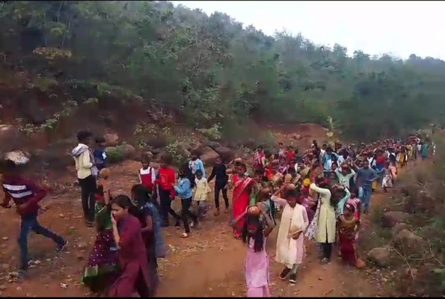।। ବଲଙ୍ଗୀ ଠାରେ ସିନ୍ଦେର ଉତ୍ସବ ଉପଲକ୍ଷେ କଳସ ଯାତ୍ରା ।।