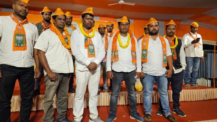 ।। କର୍ମୀଙ୍କ ଭରସା ତୁଟୁଛି "ହାତ" ରୁ ଧରୁଛନ୍ତି "ପଦ୍ମ" ,ସମର୍ଥକଙ୍କ ସହ ବିଜେପିରେ ଯୋଗ ଦେଲେ ଚାଚେର ମାଝୀ ।।