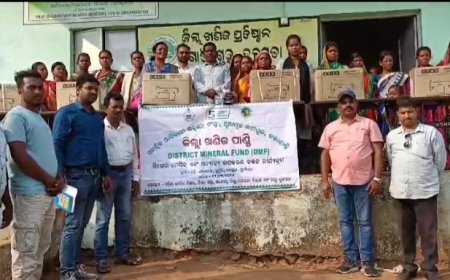 ।। ସିଲେଇ ମେସିନ ବଣ୍ଟନ ହେଲା ସମ୍ମନିତ ଆଦିବାସୀ ବିକାଶ ସଂସ୍ଥା ତରଫରୁ ।।