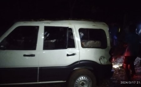 ।। ପିଲା ଚର ଫେରାର ଗାଡିକୁ ଅଟକ ରଖିଛନ୍ତି ଗ୍ରାମ ବାସୀ ।।