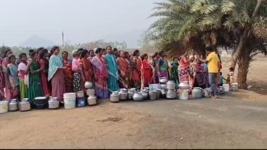 ।। ପିଇବା ପାଣି ସମସ୍ୟା ପାଇଁ ରାଜପଥ ଅବରୋଧ କଲେ ନାରାୟଣପୁର ଗ୍ରାମବାସୀ ।।