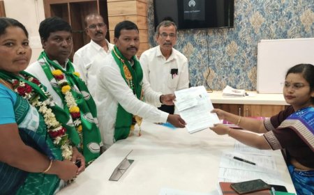 ।। ଚତୁର୍ଥ ଦିନରେ ବିଜେଡିର ଚକ୍ରମଣି ବିରାଟ ପଟୁଆରରେ ଆସି ପ୍ରାର୍ଥୀପତ୍ର ଦାଖଲ କଲେ ।।