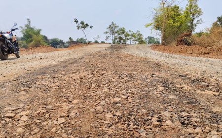 ।। ବିନା ସୂଚନା ଫଲକରେ ଚାଲିଛି ଆର ଡି ରାସ୍ତା ।।