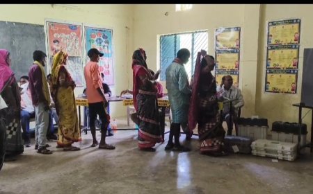 ।। ଗାଁ ସାଥୀ ହେଲା ପୋଲିଂଏଜେଣ୍ଟ ସରକାରୀ ନିୟମ ର ଖୁଲମ୍ ଖୁଲା  ଉଲଘଂନ ।।