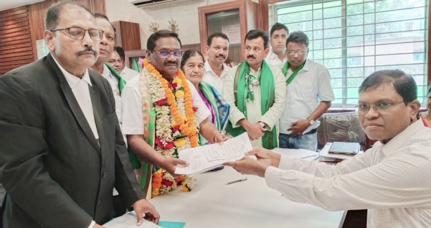 ।। ଦ୍ଵିତୀୟ ପର୍ଯ୍ୟାୟ ନାମାଙ୍କନ ର ଷଷ୍ଠ ଦିନ:ବିରାଟ ପଟୁଆରରେ ଆସି ନାମଙ୍କନ ଦାଖଲ କାଲେ ଉପବାଚସ୍ପତି ସାଲୁଗା ପ୍ରଧାନ ।।