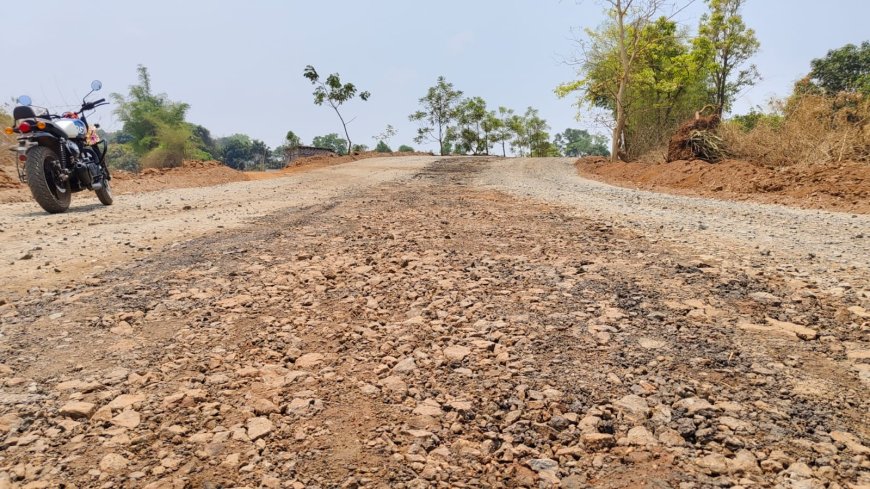 ।। ବିନା ସୂଚନା ଫଲକରେ ଚାଲିଛି ଆର ଡି ରାସ୍ତା ।।