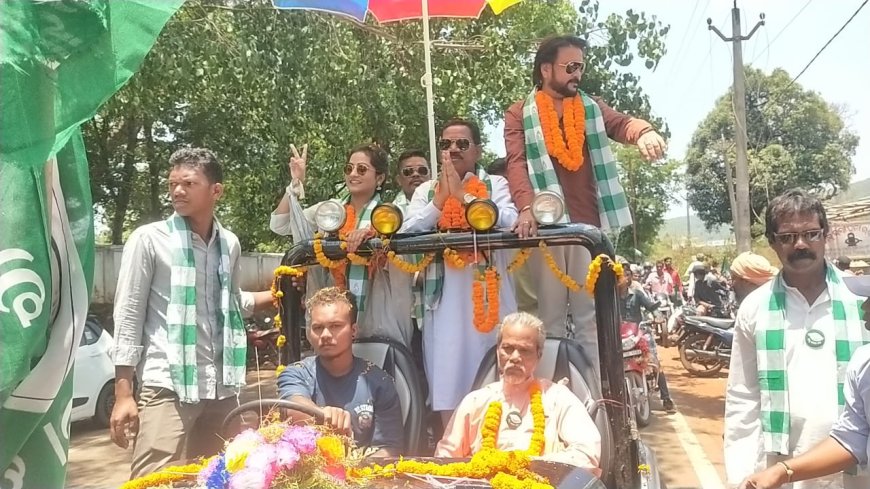 ।। ନନ୍ଦପୁର ହାଟରେ ବିଜେଡ଼ି ପ୍ରଚାର କଲେ ଦଳୀୟ କର୍ମୀ;ଅଭିନେତା ଓ ଅଭିନେତ୍ରୀ ।।