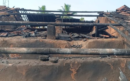 ।। ରାତି ଅଧରେ ଘରେ ଲାଗିଲା ନିଆଁ ଅଳ୍ପକେ ବର୍ତିଲେ ବାପା ସହ ପାଞ୍ଚ କୁନି କୁନି ଛୁଆ ।।