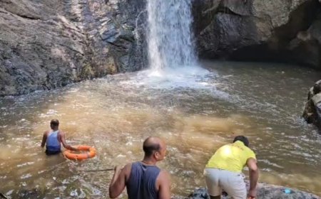 ।। ଚାଟିକଣା ବଡ ଗଦଗଦା ଠାରେ ଗାଧଇବାକୁ ଯାଇ ଯୁବକ ନିଖଜ ।।