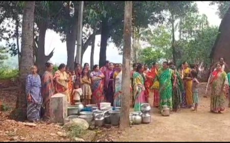 ।। ପାନିୟ ଜଳ ସମସ୍ୟା ନେଇ ରାସ୍ତା ଉପରେ ହାଣ୍ଡି ଡେକ୍ଚି ଧରି ଗର୍ଜୀଲେ ବିଜେନଗର ଗ୍ରାମବାସି  ।।