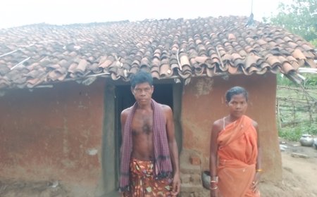 ।। ଭଙ୍ଗା ମାଟି ଖପର ଘରେ ବିତୁଛି ଚାରି ଜୀବନ  ଆବାସ ଯୋଜନା ସାତ ସପନ ।।