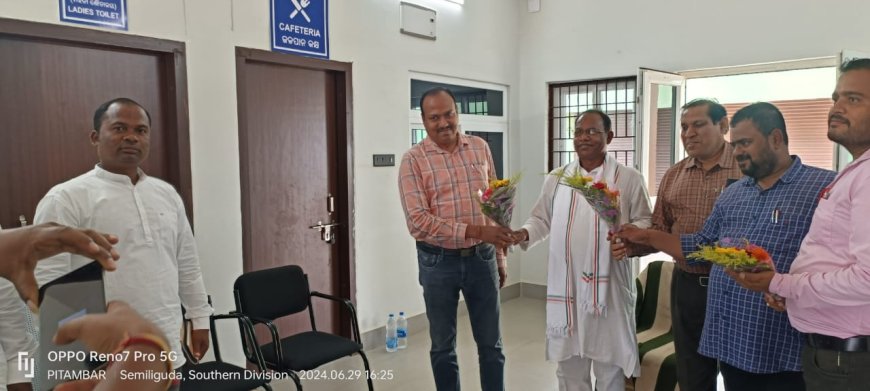।। ପଟ୍ଟାଙ୍ଗି ର ବିଧାୟକ ଶ୍ରୀ ରାମଚନ୍ଦ୍ର କାଡାମ ଦ୍ଵାରା OSRTC ର କୋରାପୁଟ ଜିଲ୍ଲା ପରିବହନ ଅଧିକାରୀ ଶ୍ରୀଯୁକ୍ତ ଶ୍ରୀନିବାସ ପାଣିଗ୍ରାହୀ ନେଇ ଏକ ବୈଠକ ଅନୁଷ୍ଠିତ ।।