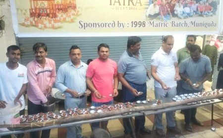 ।। ଝିପିଝିପି ମେଘ ବର୍ଷା ରେ ଫିକା ପଡ଼ିଲା ବ୍ୟବସାୟୀ ଙ୍କ ଦୋକାନ ବଯାର ।।