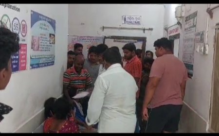 ।। ଏକାଥରେ ଅସୁସ୍ଥ ହେଲେ ୧୨ ଛାତ୍ରୀ,ସମସ୍ତ ଛାତ୍ରୀ ଡାକ୍ତରଖାନା ରେ ଭର୍ତ୍ତି ।।