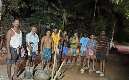 ।। ଶୁଣିଲାନି ପ୍ରଶାସନ, ଗ୍ରାମବାସୀ ମରାମତି କଲେ ରାସ୍ତା ।।