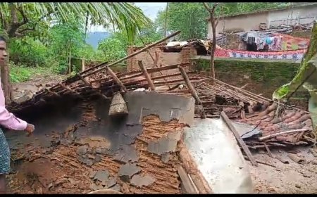 ପାଞ୍ଚ ପରିବାର ଉପରେ ଭୁସୁଡ଼ିଲା ଘର ଅଳ୍ପକେ ବଞ୍ଚି ଗଲେ ପରିବାର ଲୋକେ