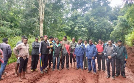 ଶୁଣିଲାନାହିଁ ପ୍ରଶାସନ କଙ୍କଡ଼ାଆମ୍ବ ଗାଁ ରାସ୍ତା ମରାମତି କଲେ ଅଞ୍ଚଳବାସୀ ବାସୀ