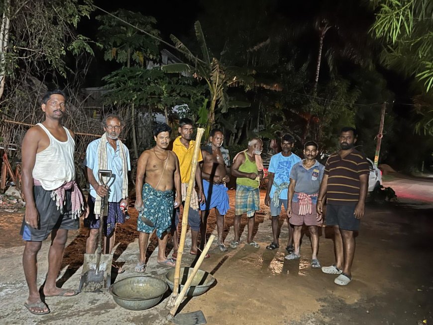 ।। ଶୁଣିଲାନି ପ୍ରଶାସନ, ଗ୍ରାମବାସୀ ମରାମତି କଲେ ରାସ୍ତା ।।